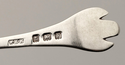 Sterling Silver Ribbed Rat Tail Trefid Teaspoons (Set of 12) - Haseler